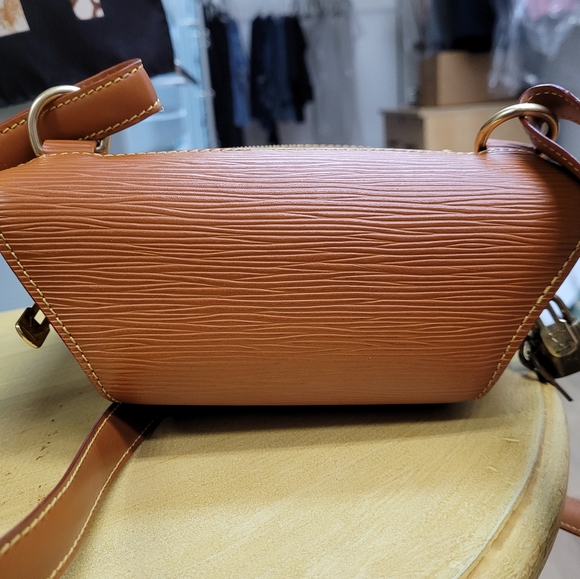 LV Epi Texture Backpack 1999 - Picture 11 of 11